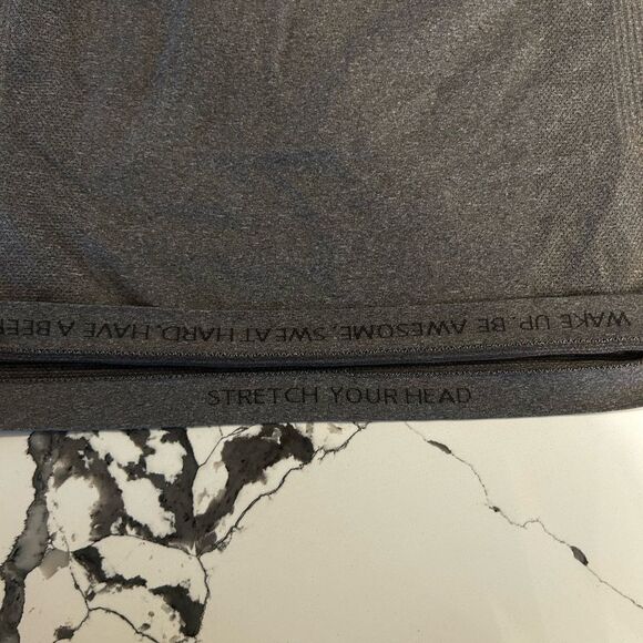 Men's Lululemon Gray Short Sleeve Tee Small - Picture 4 of 4